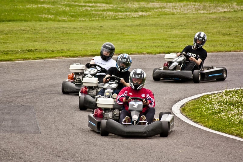 Découvrez les meilleures pistes de karting en France à explorer en 2026