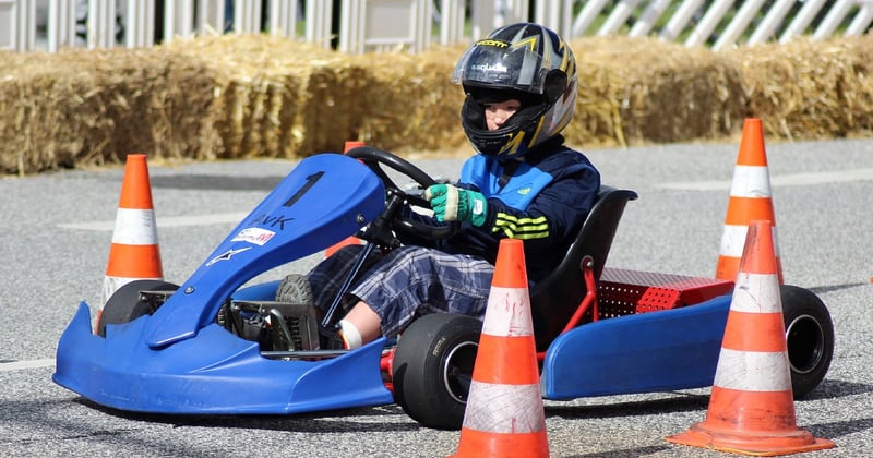 Karting : piloter proprement, entretenir juste et progresser en piste