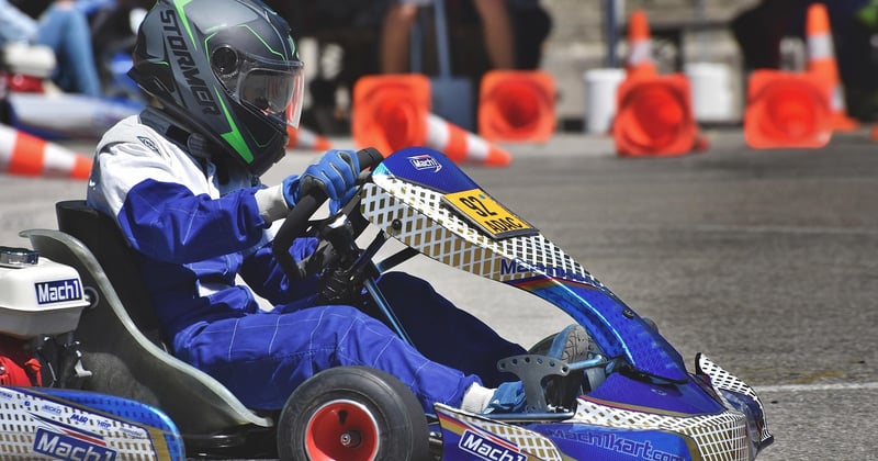 Décoder les drapeaux en karting : le guide complet pour tout comprendre